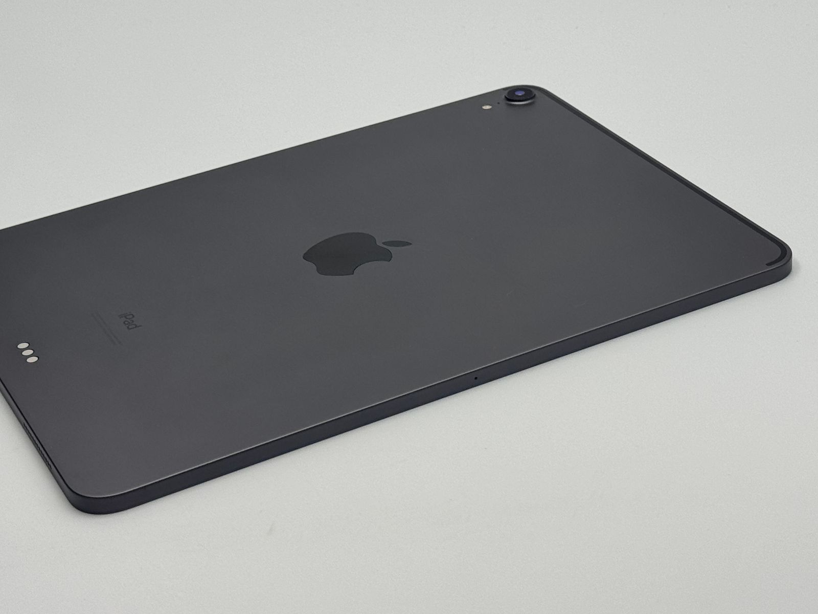 安い，爆買い 【箱付き中古B】iPad Pro 11-inch 第1世代 256GB スペース