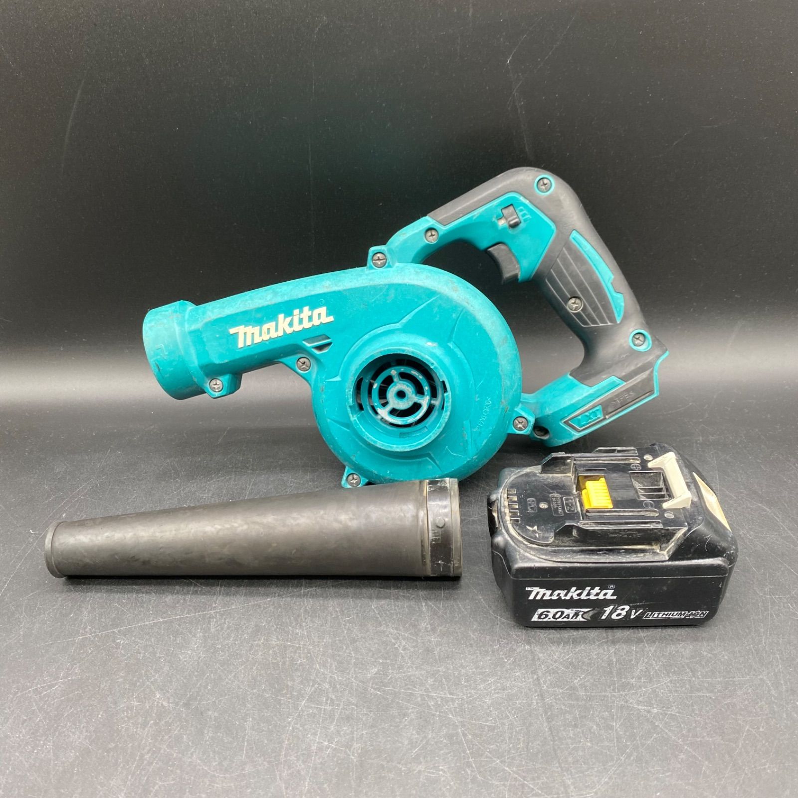 ?251【注目】makita マキタ 充電式ブロワ 18V 6.0Ah モデルUB185D バッテリ付き