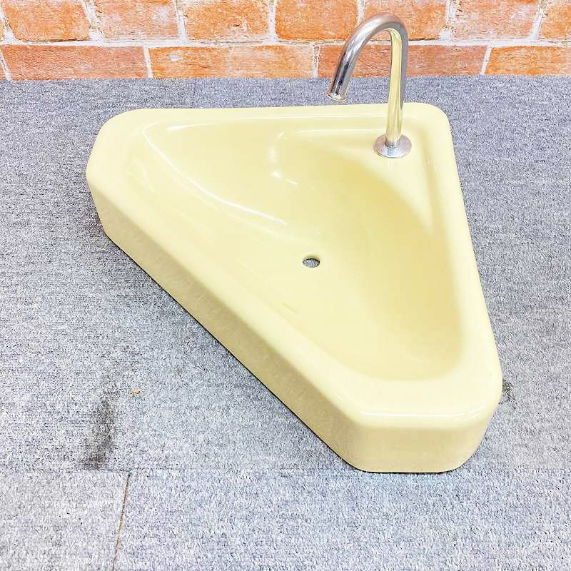 【中古品】【美品】 TOTO 三角タンク 隅付タンクの蓋(ふた) コーナートイレ 洋式 #イエロー 17E