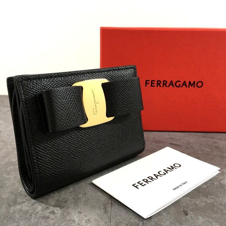 未使用品 Ferragamo ヴァラ コンパクトウォレット ブラック 29