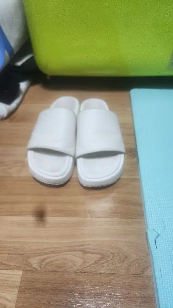 Y-3 スライド オフホワイト