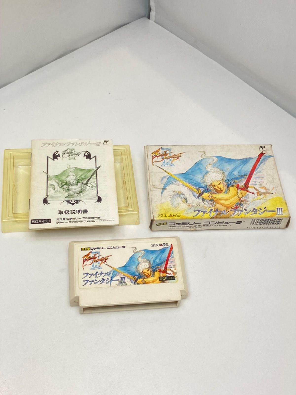 ☆ Nintendo 任天堂 FINAL FANTASY III ゲームソフト 元箱/説明書付き
