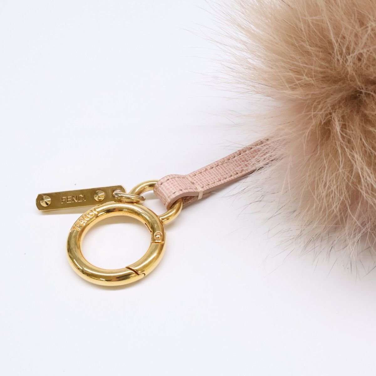 FENDI フェンディ ポンポンファー バッグチャーム - メルカリ