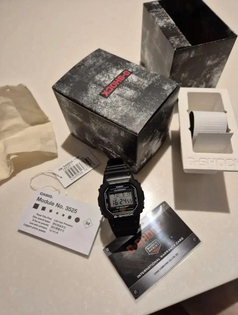 カシオ G-SHOCK DW-5600UE-1DR
