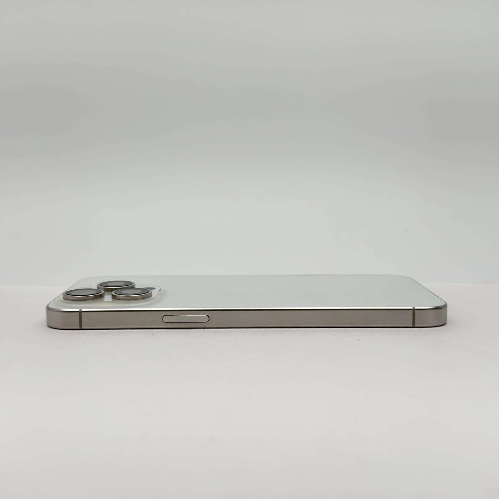 美品 iPhone 15 Pro Max 256GB SIMフリー ホワイトチタニウム - メルカリ