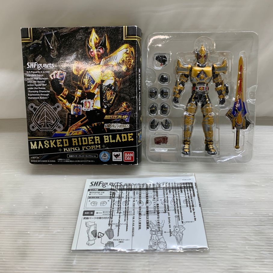 【中古品】 S.H.F 仮面ライダーブレイド キングフォーム ライダー 戦隊 特撮 フィギュア フィギュアーツ バンダイ 【042-260527-em-06-min】