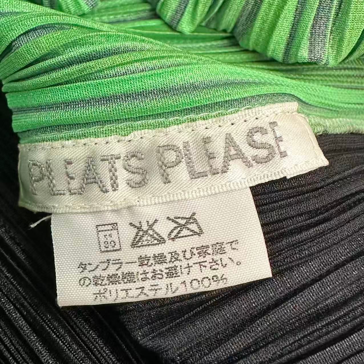 極美品 ISSEY MIYAKE イッセイミヤケ PLEATS PLEASE プリーツプリーズ