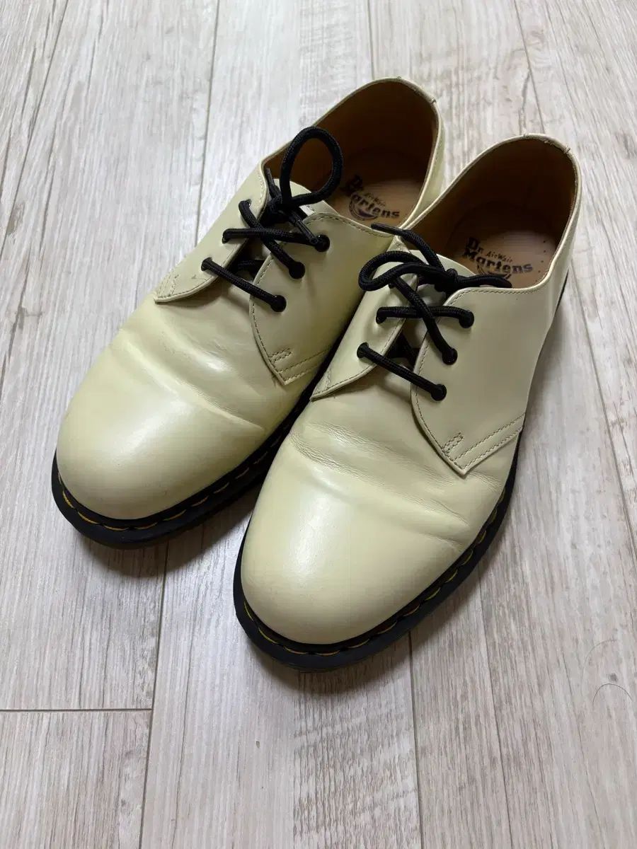 DR. MARTENS ドクターマーチン 1461 3ホール スムース Butter 280