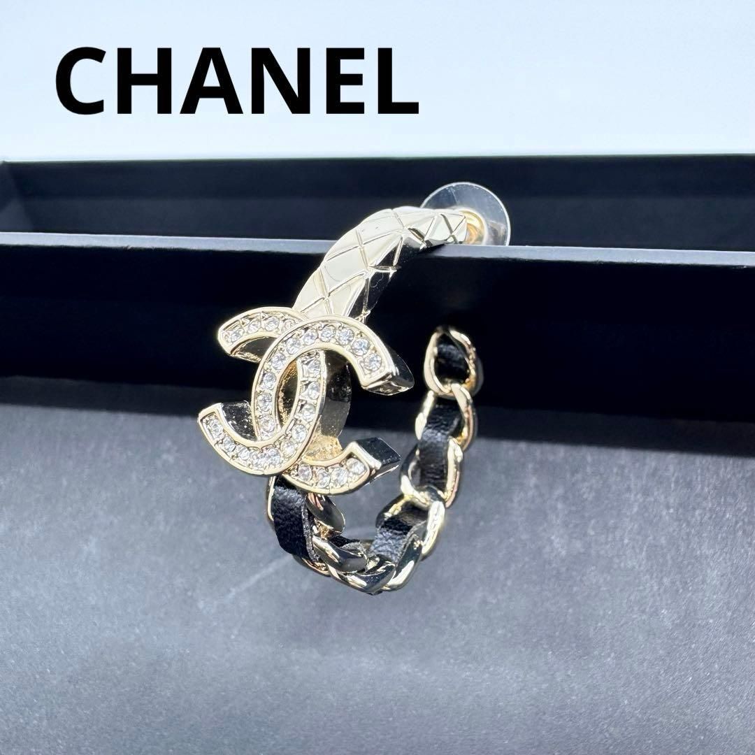 美品】CHANEL シャネル ピアス フープ ココマーク レザー 片耳 - メルカリ