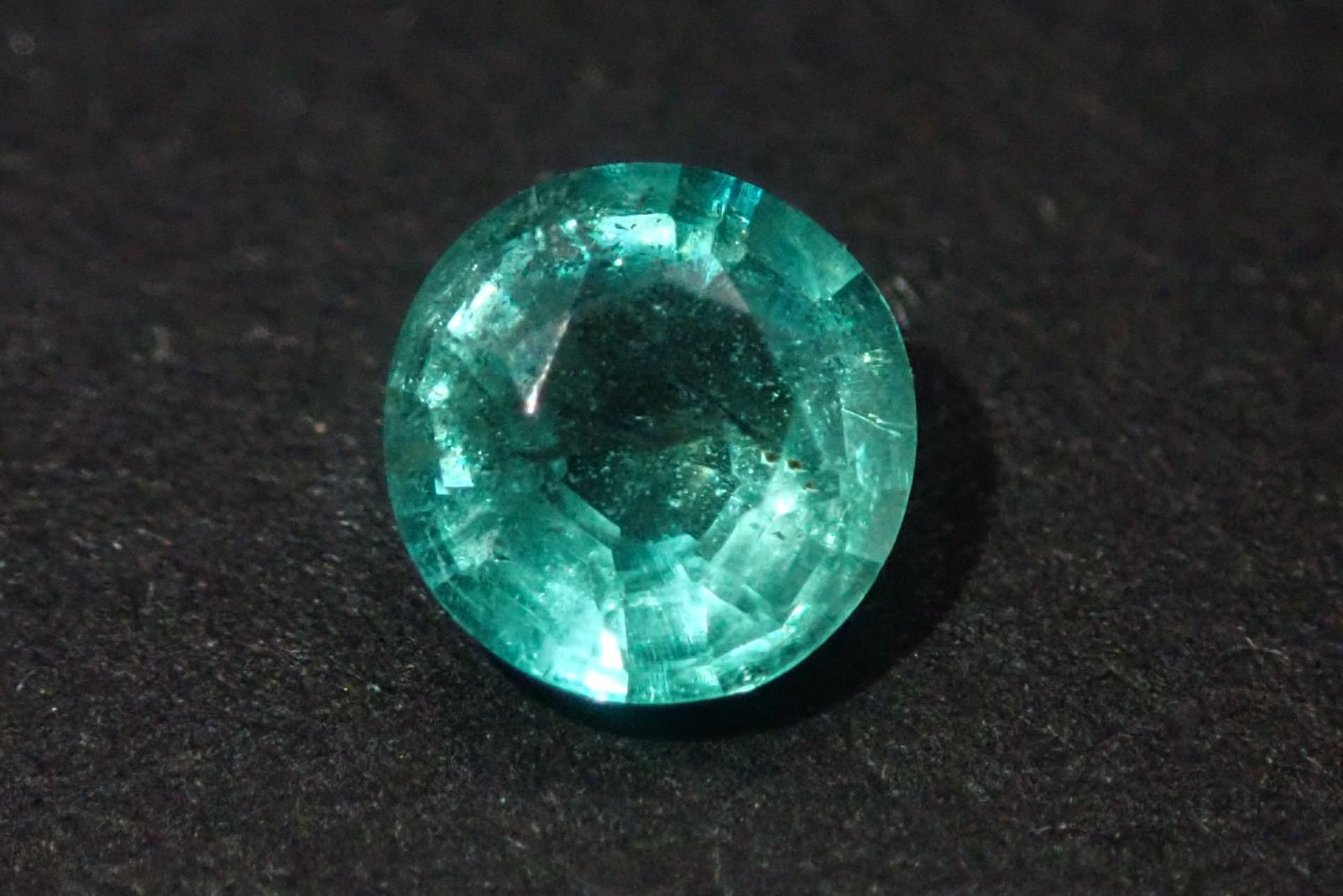 天然エメラルド 0.254ct 約4×4mm ソーティング付き！※ - メルカリ