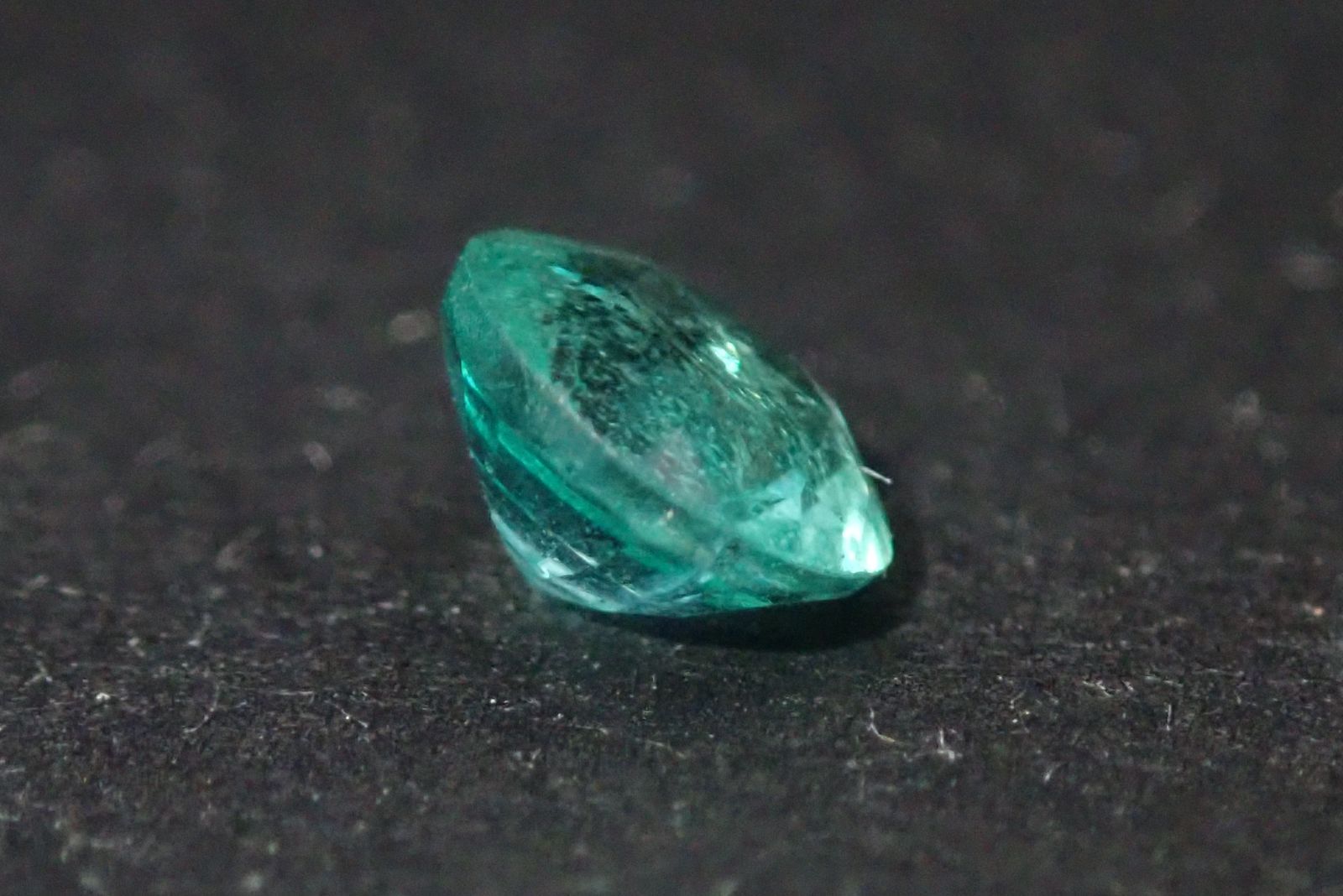 天然エメラルド 0.254ct 約4×4mm ソーティング付き！※ - メルカリ
