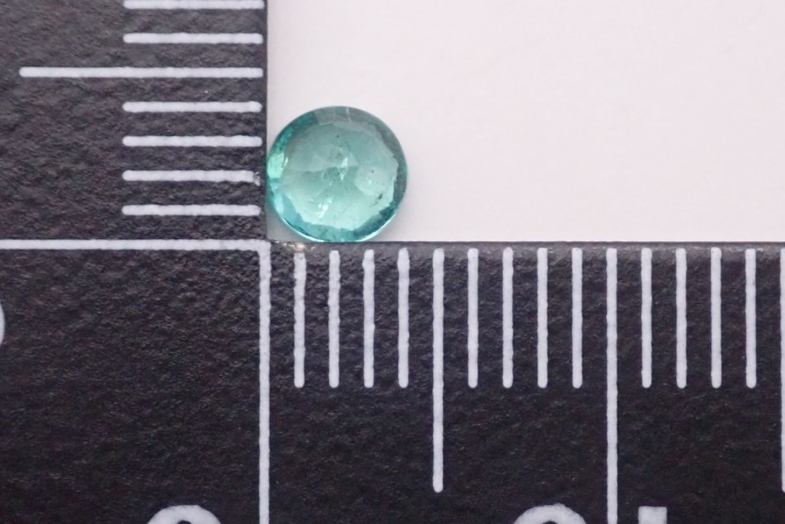 天然エメラルド 0.254ct 約4×4mm ソーティング付き！※ - メルカリ