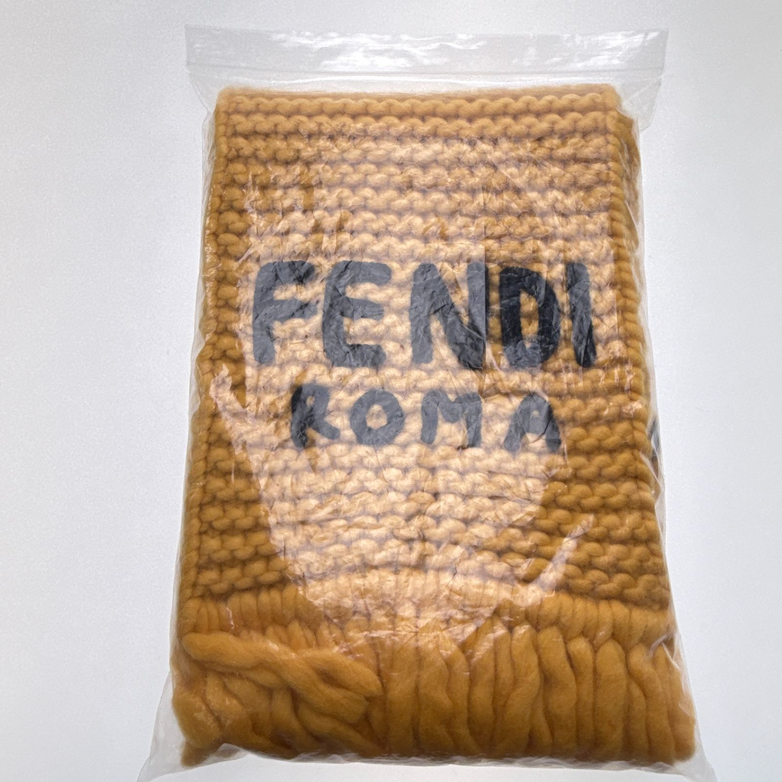 新品】FENDI フェンディ ROMAロゴ チャンキーニット マフラー ウール