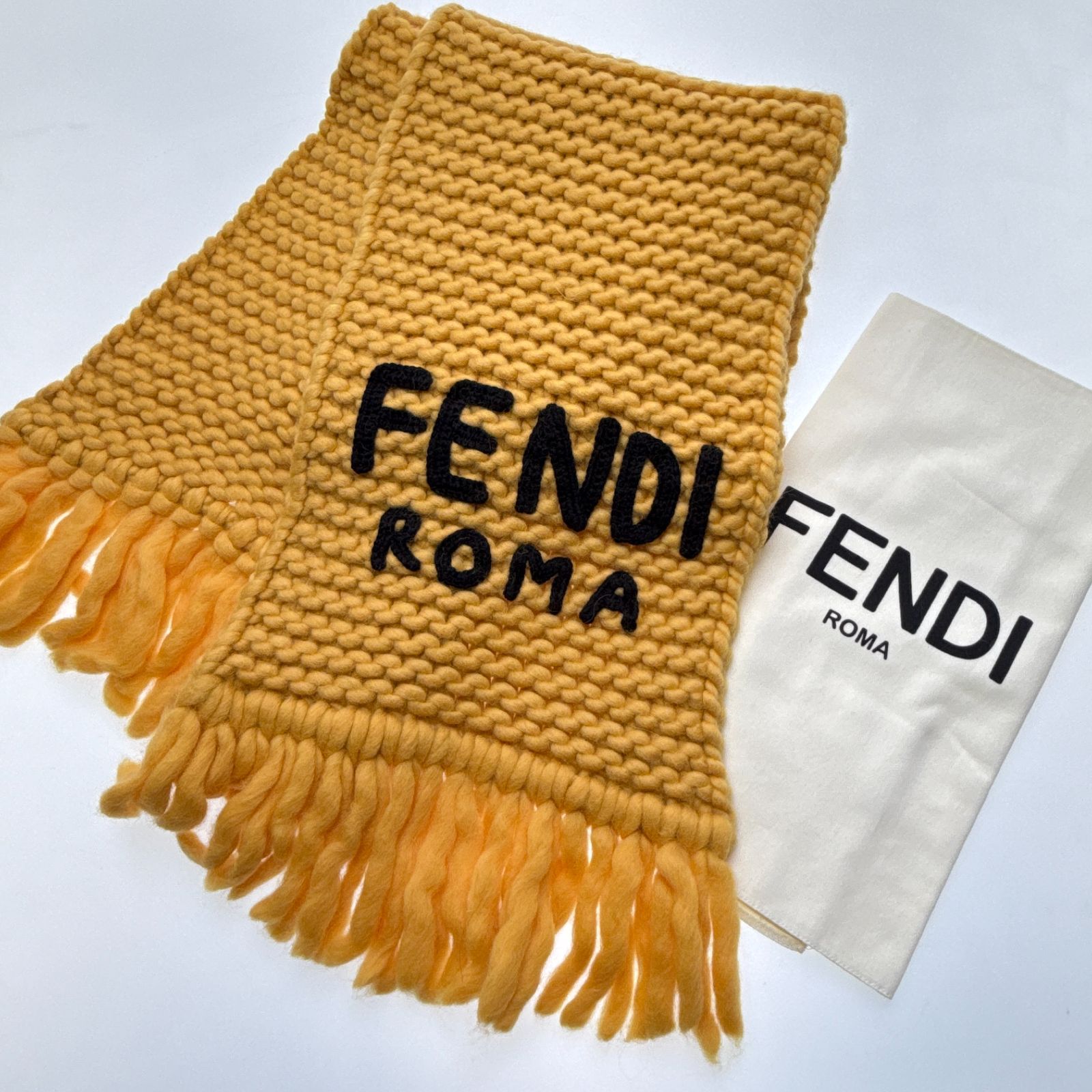 ブランドロゴ✨フェンディ/FENDI ラムウール 100% マフラー バイカラー 新品】FENDI フェンディ ROMAロゴ チャンキーニット マフラー ウール