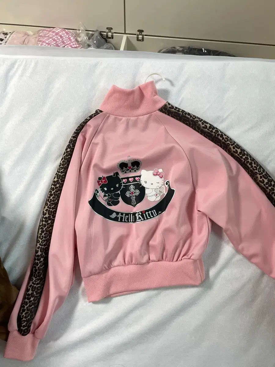 ハローキティ ジップアップ 正規品