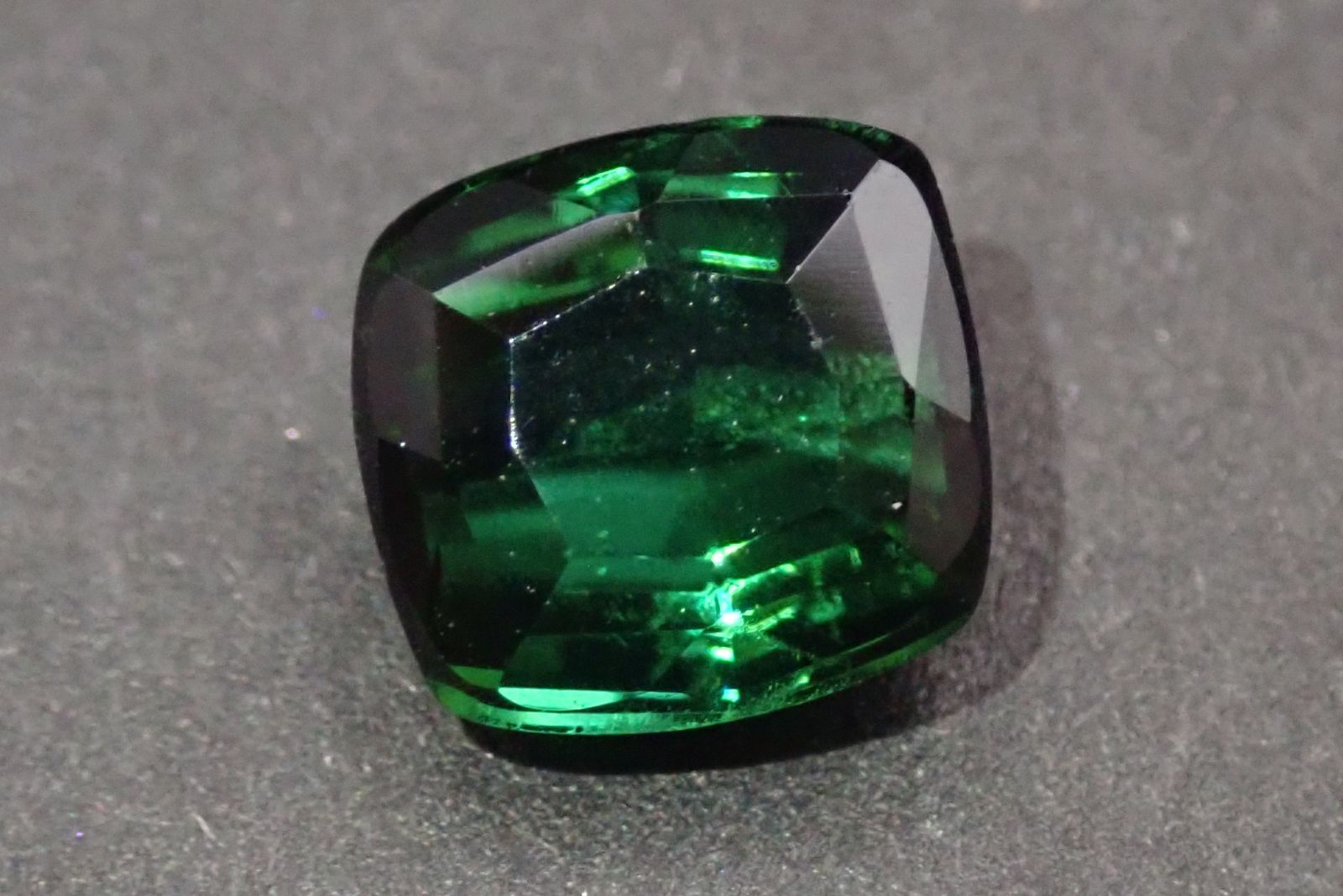 天然グリーントルマリン 1.73ct 約6×7mm※ - メルカリ