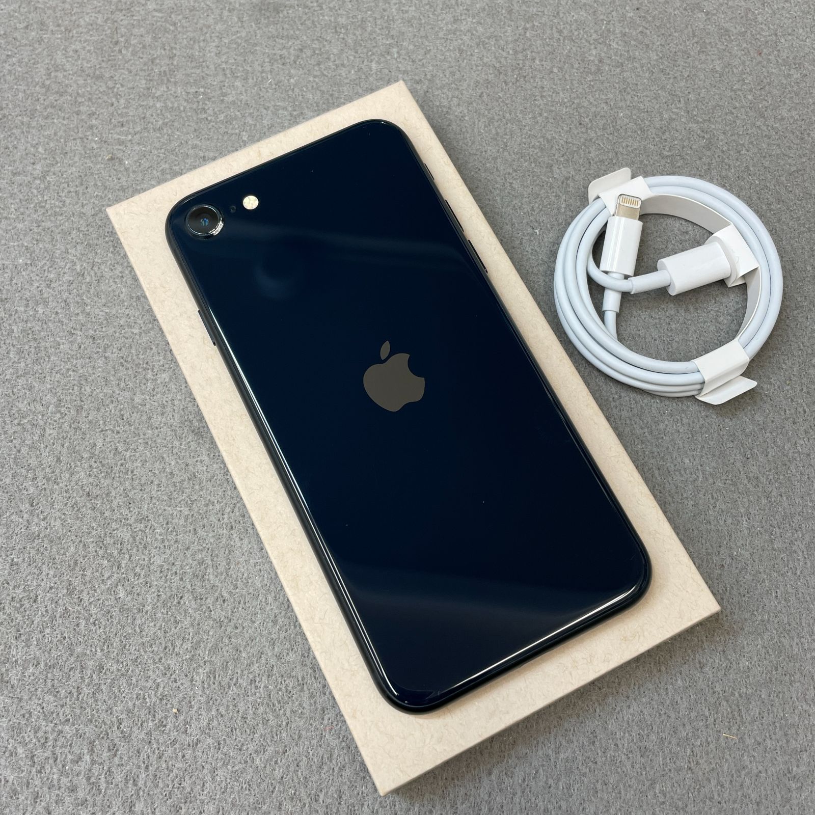 iPhone SE3 64GB ミッドナイト バッテリー95% SIMフリー - メルカリ