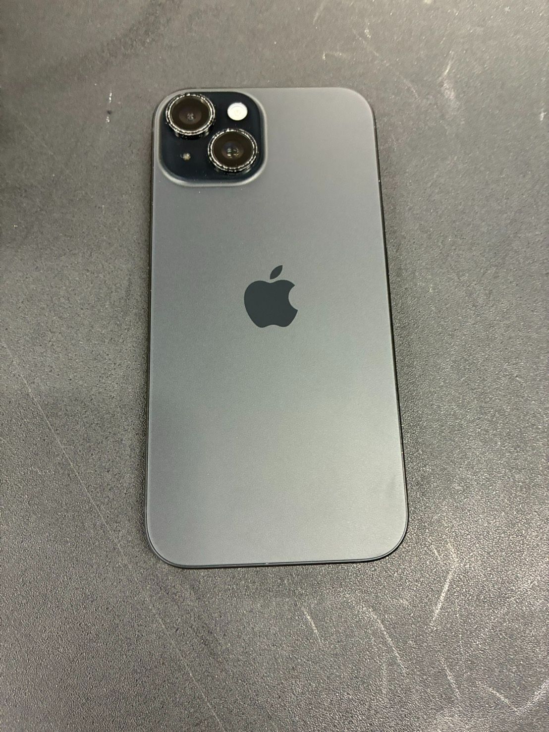 【中古】iPhone 15 128GB ブラック 本体 Bランク相当 やや傷あり
