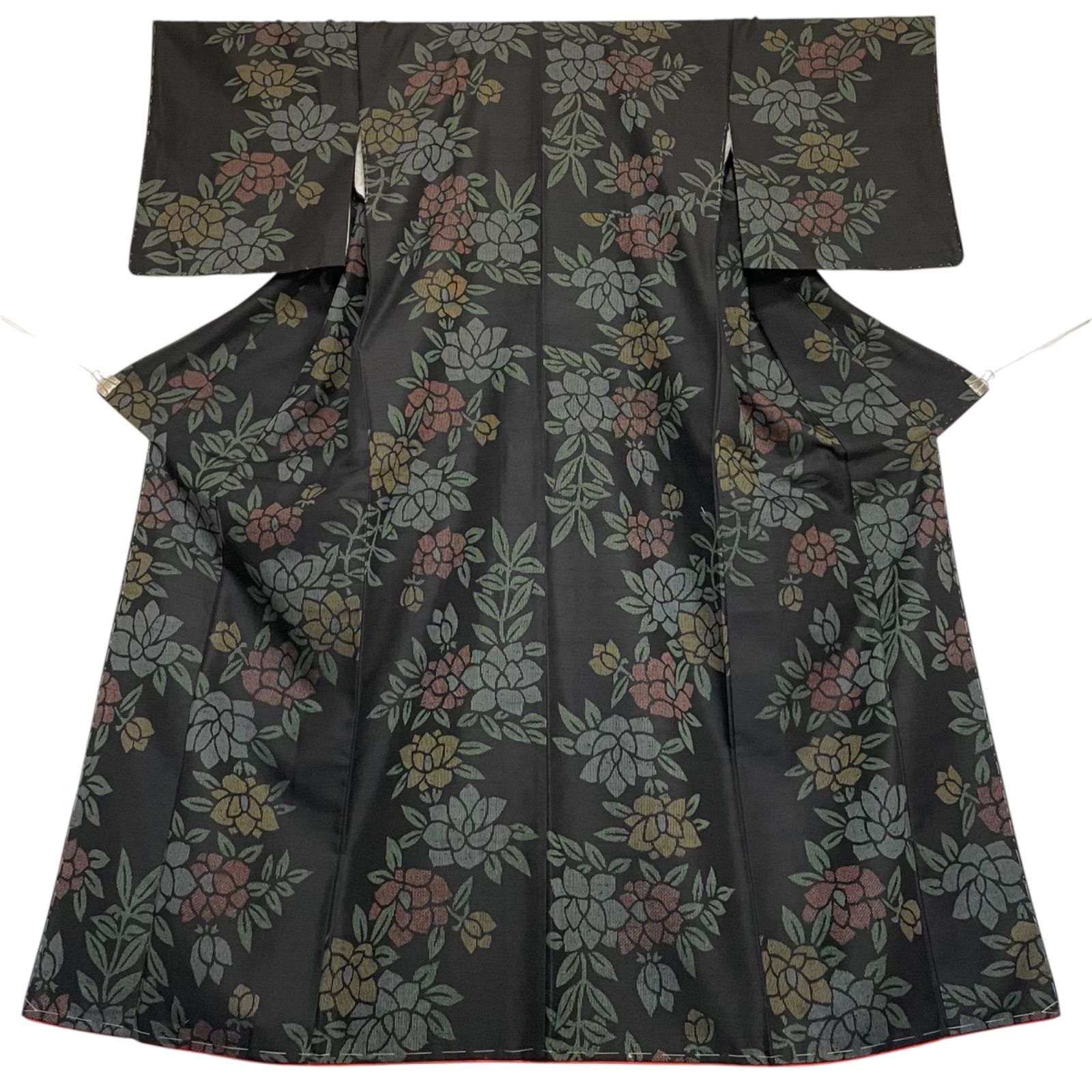 J897 美品 しつけ糸付き 紬きもの 草花 正絹 黒地 和服 和装 着物 