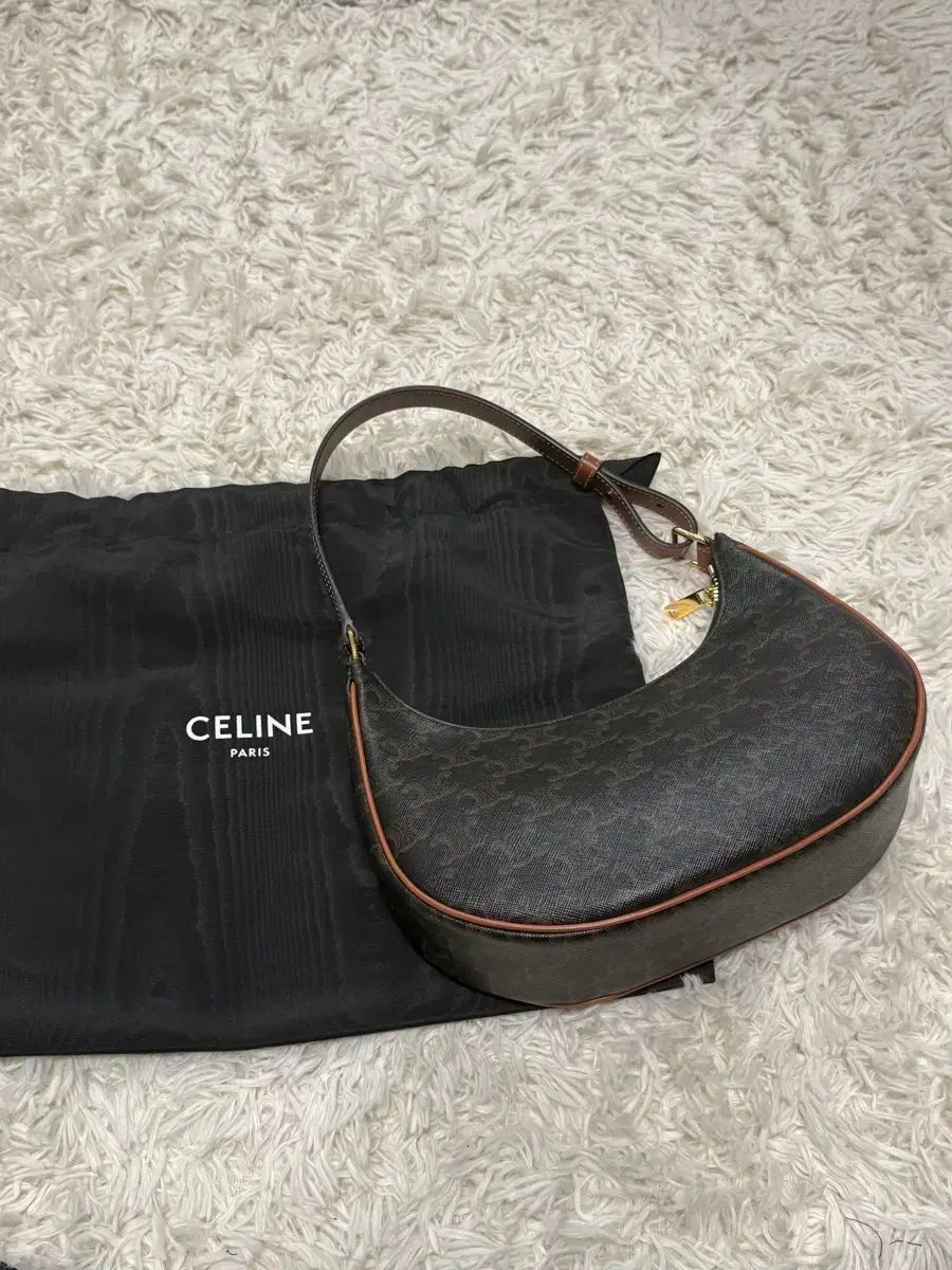 セリーヌ アバ バッグ / 公式ホームページ 購入 / 2回 着用 ほぼ新品 / レシート O