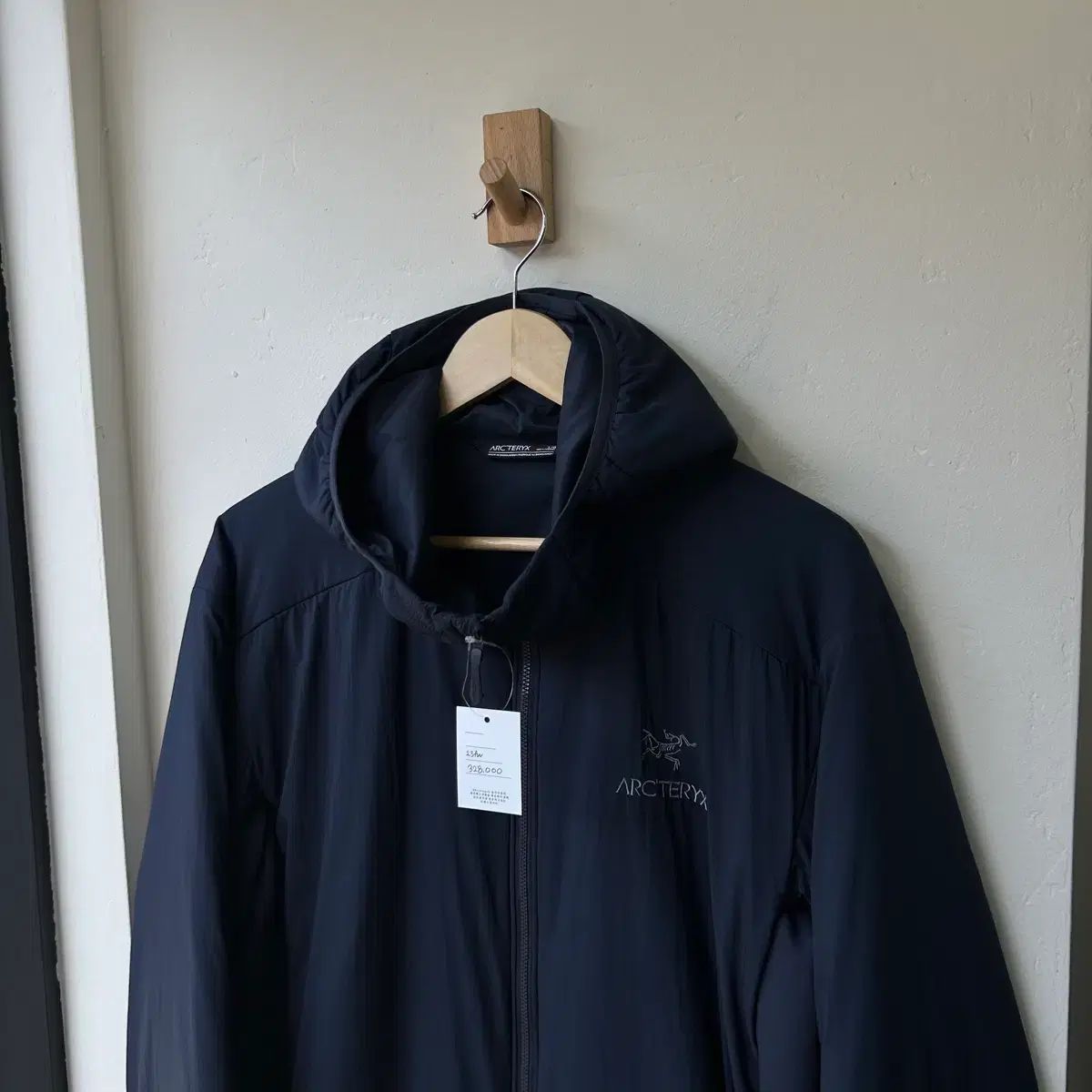 17064 - ARC'TERYX アトム フーディ ジャケット