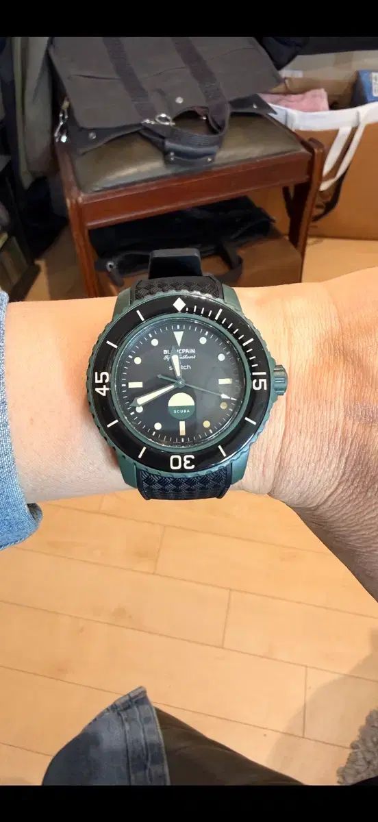 スウォッチ ブラン アン グリーン アビス
