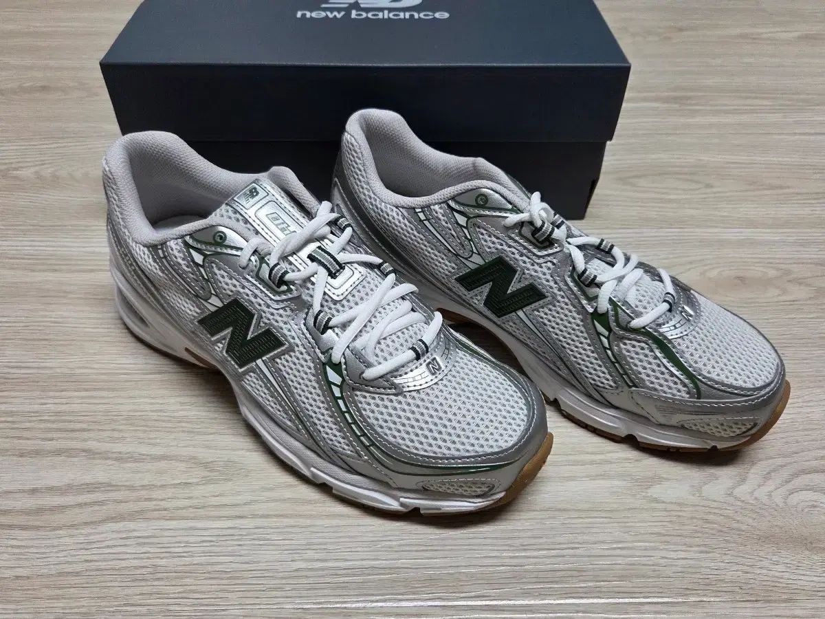 285 ニューバランス U740SF2 新品