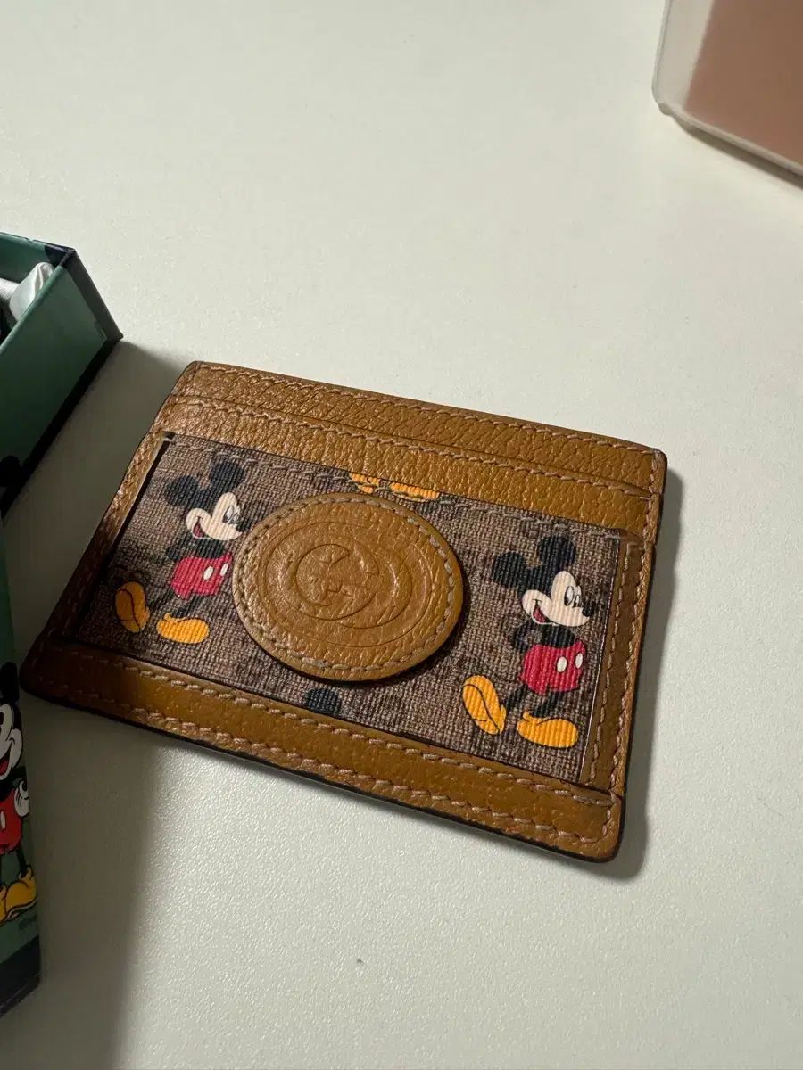 グッチ ミッキーマウス カードウォレット ブラウン