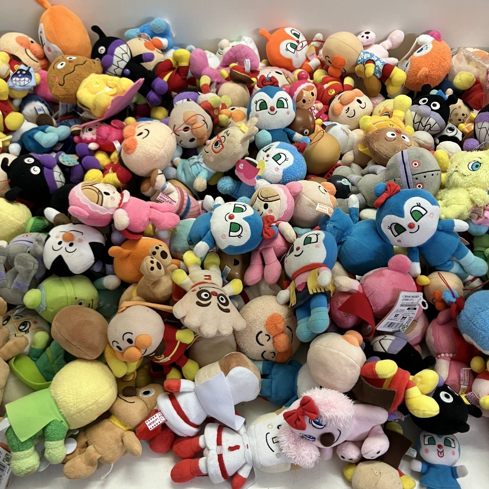 ◆アンパンマン 約185点 まとめ商品 ミニぬいぐるみ 雑貨など プリチィビーンズ ドロリン ルルン ムクちゃん フワリ― レアチーズちゃん 現状品
