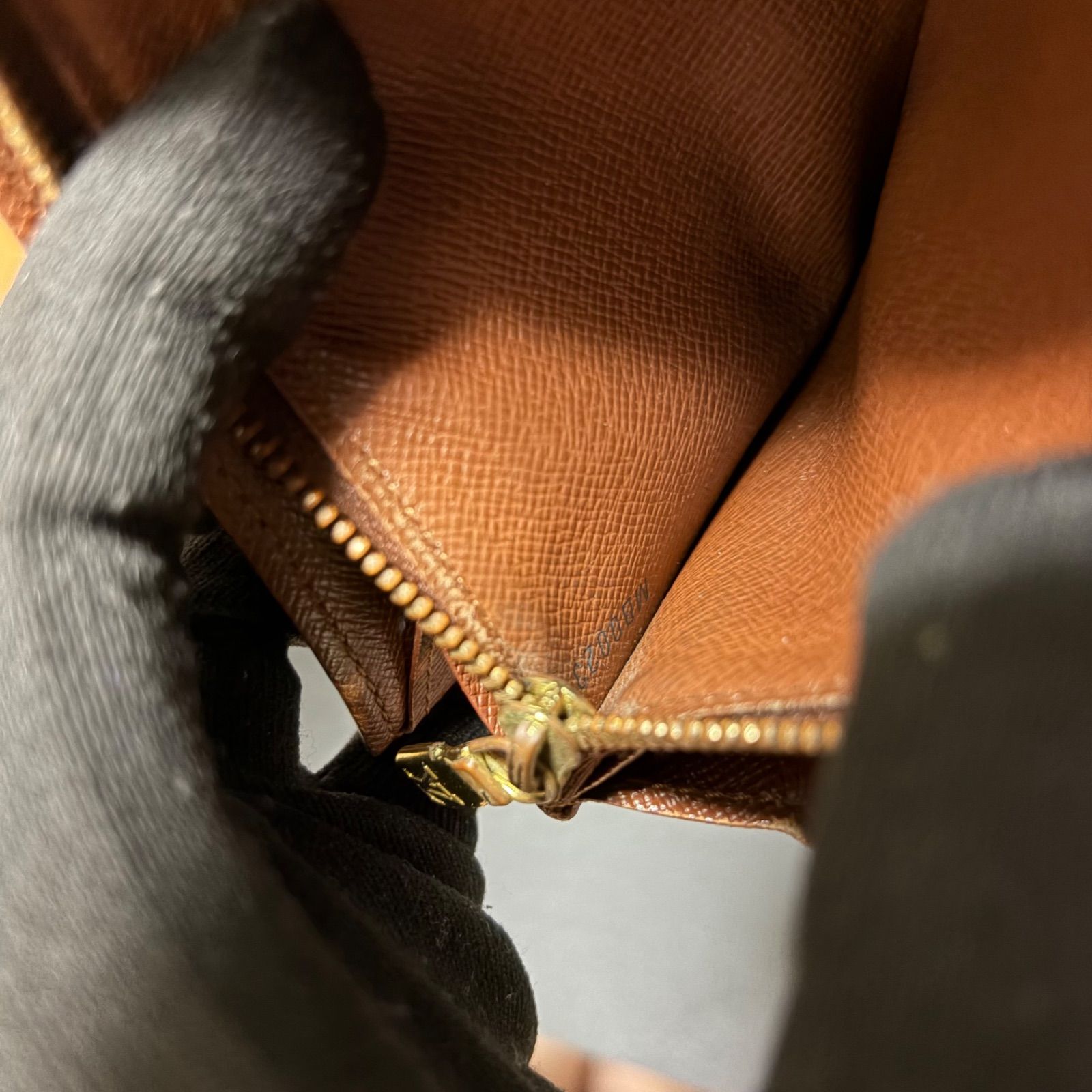 c82 ポルトモネ クレディ ポルトフォイユ サラ 旧型 Louis Vuitton