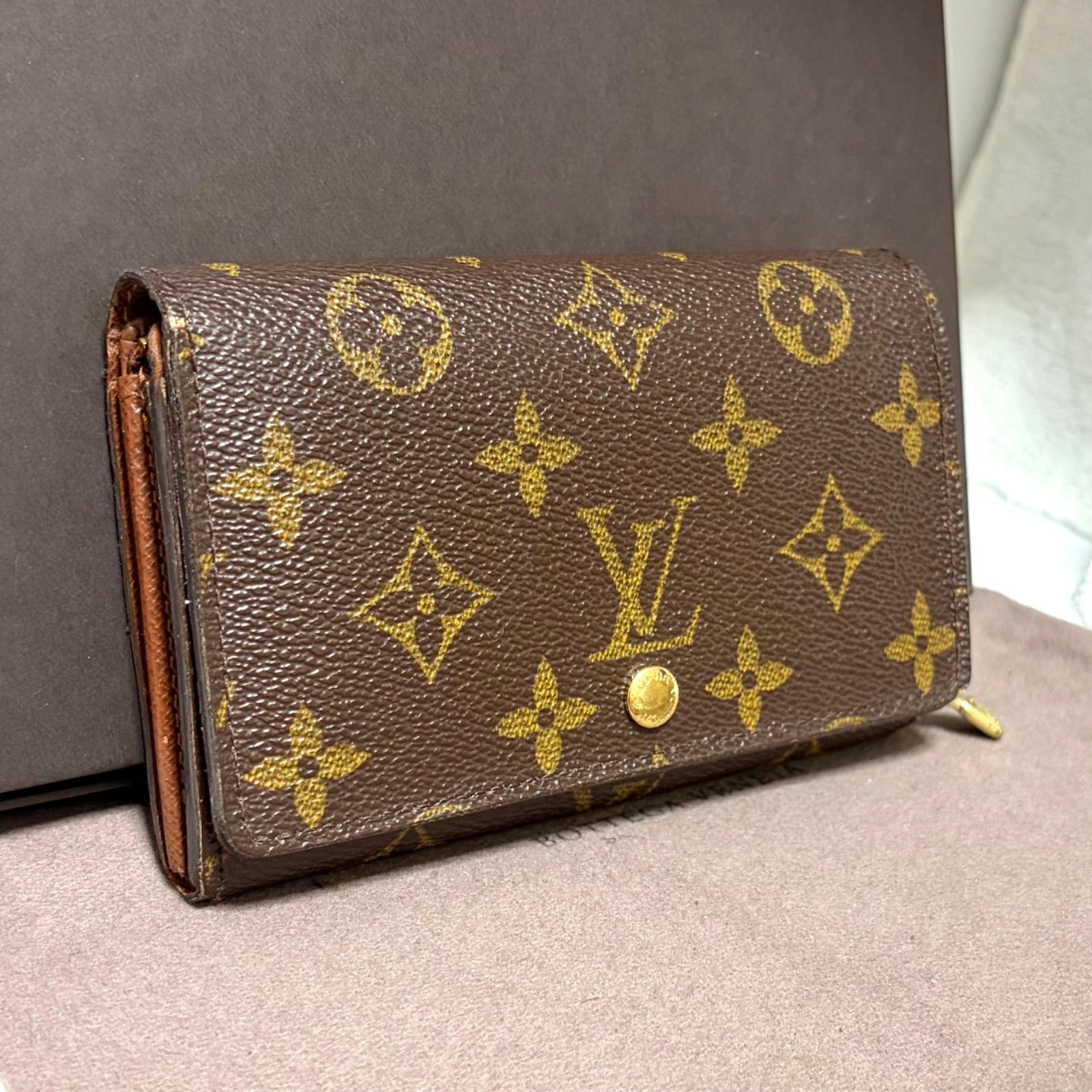 c92 ポルト モネ ビエ トレゾール　ポルトフォイユ トレゾール　インターナショナル 旧型　Louis Vuitton ルイ ヴィトン　2つ 折り　二つ折り　フラップ ボタン 式　財布　コンパクト　ミニ ウォレット　モノグラム 12,250円
