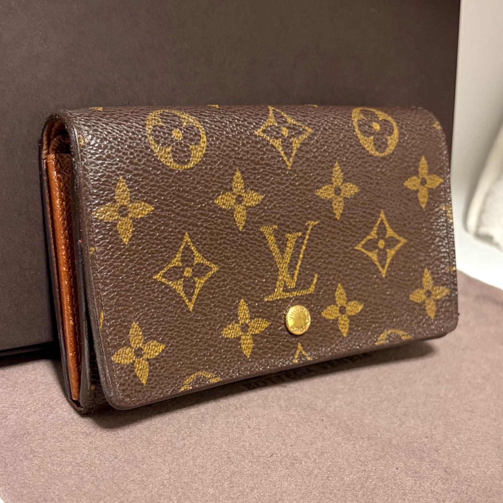 d31 ポルト モネ ビエ トレゾール　ポルトフォイユ トレゾール　インターナショナル 旧型　Louis Vuitton ルイ ヴィトン　2つ 折り　二つ折り　フラップ ボタン 式　財布　コンパクト　ミニ ウォレット　モノグラム