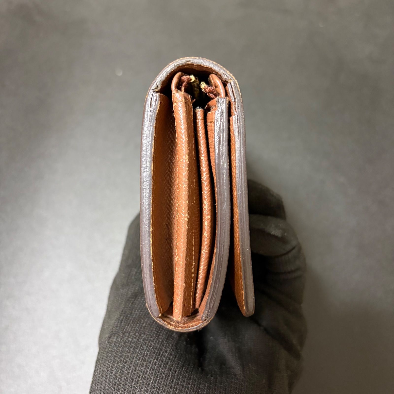 a77 ポルトフォイユ トレゾール インターナショナル 新型 Louis
