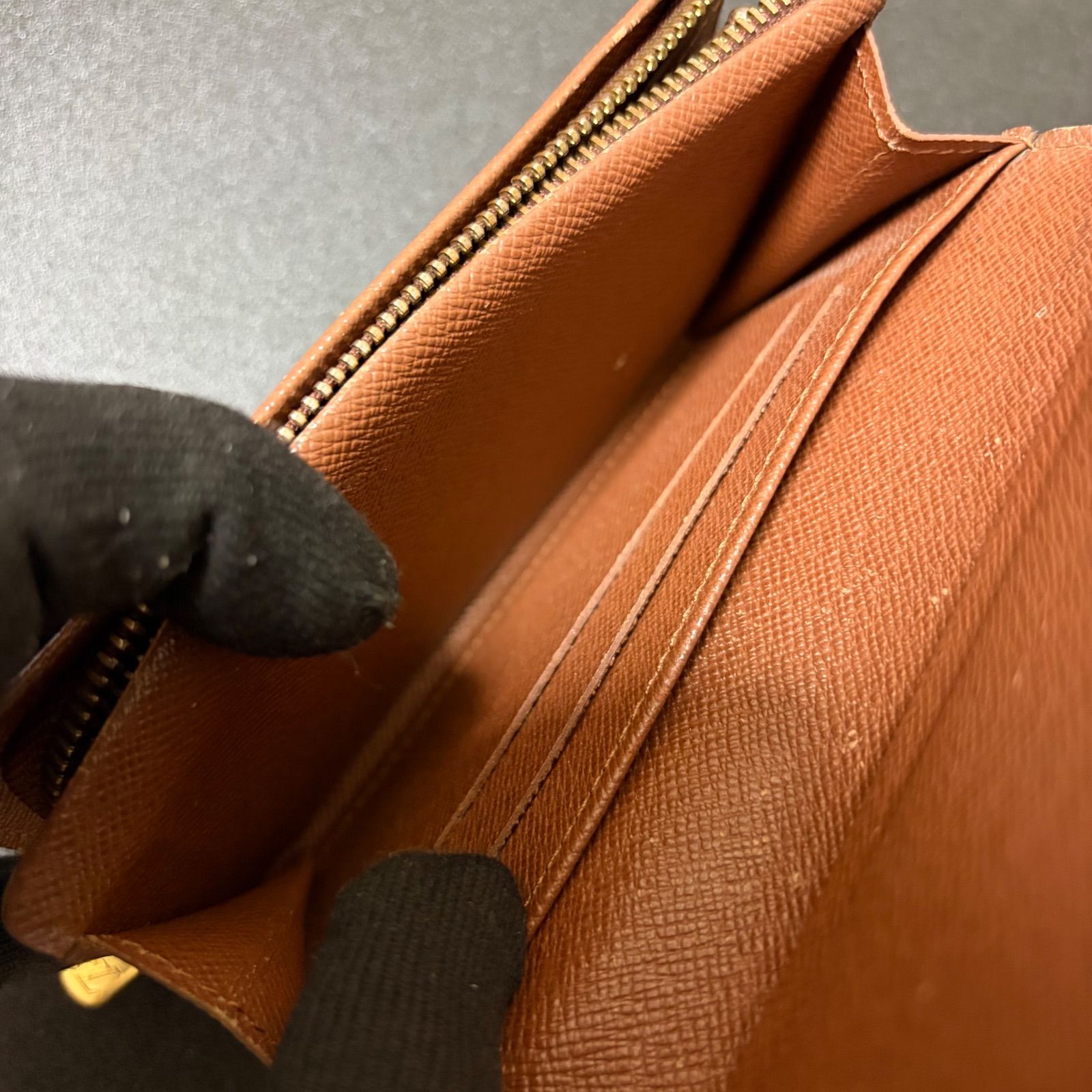 a77 ポルトフォイユ トレゾール インターナショナル 新型 Louis