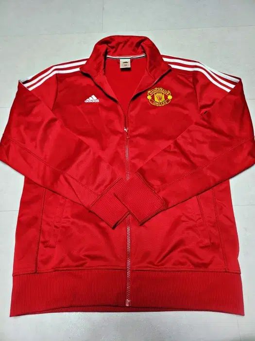 adidas マンチェスター・ユナイテッドFC 15-16 レッド 必須アイテムジャージ 100 ポール1334