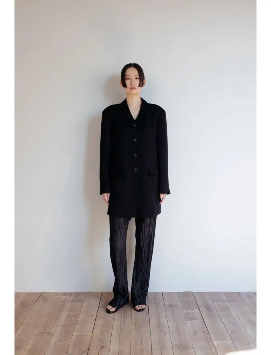 ネセサリー Easy Pleats Pants ブラック