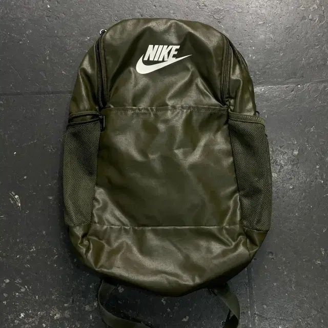 ナイキ オリーブ バックパック