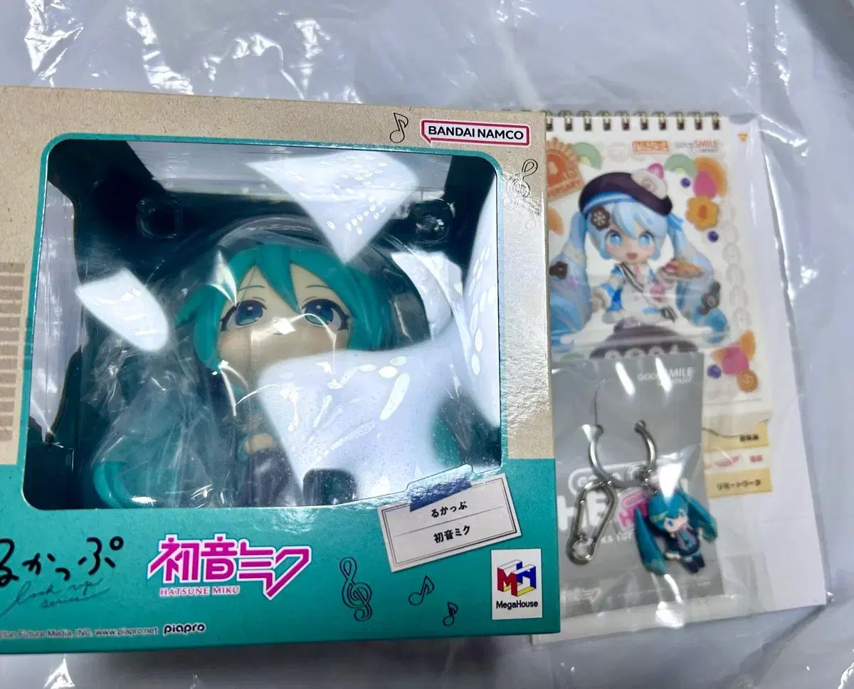 メガハウス Look UPシリーズ 初音ミク (ミクキーホルダー カレンダー含む)