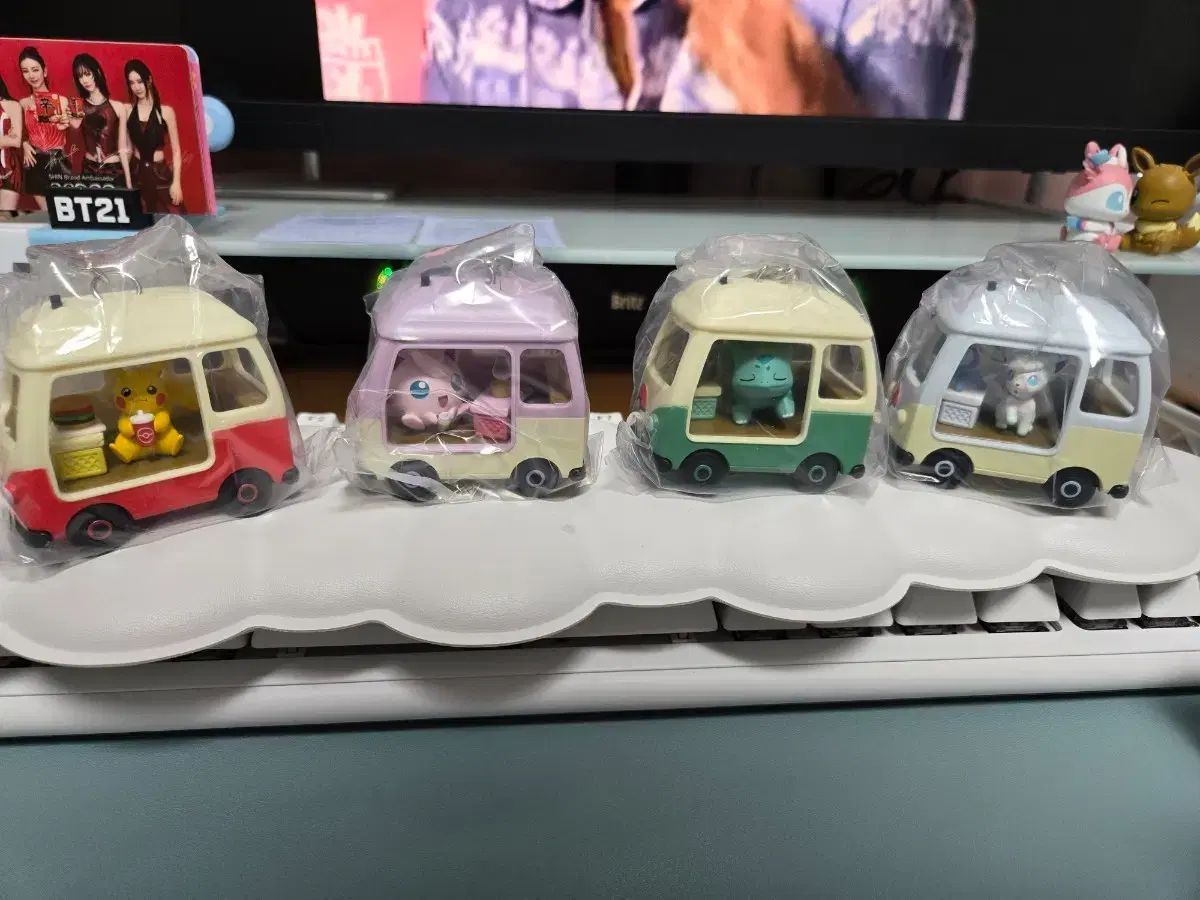 ロッテリア コラボ) ポケットモンスター 30周年 キャンピングカー キーホルダー 4種 フルセット 出品