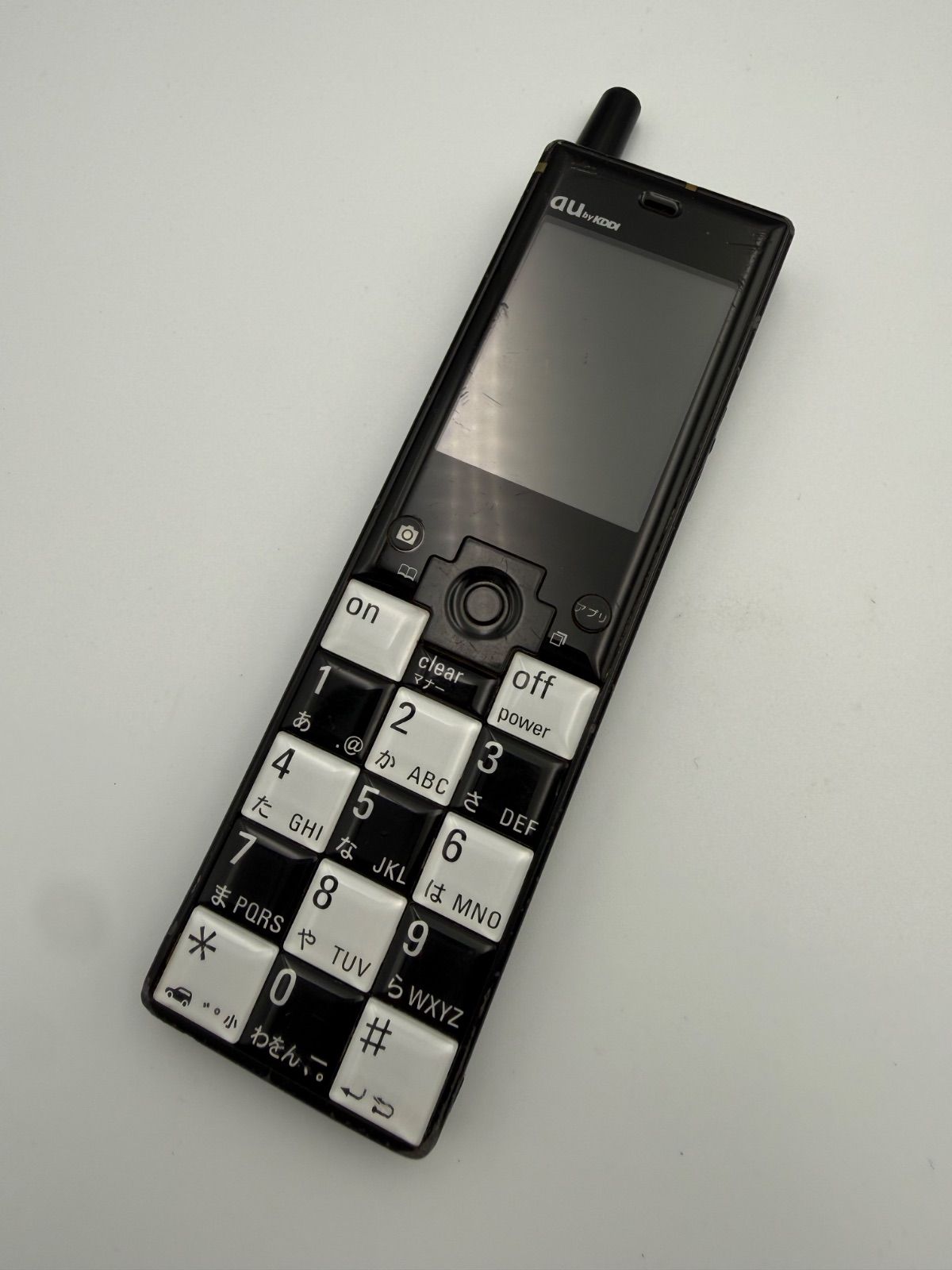 au ガラケー 初代 INFOBAR ICHIMATSU 市松 黒 ブラック 携帯電話 廃盤