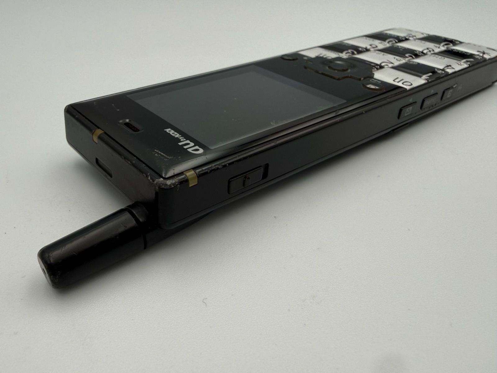 初代 【動作確認済】au INFOBAR 廃盤 携帯電話 ブラック 黒 市松 ICHIMATSU INFOBAR 初代 ガラケー au ICHIMATSU 携帯電話本体