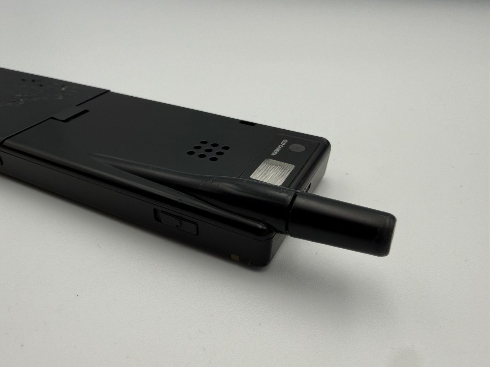 au ガラケー 初代 INFOBAR ICHIMATSU 市松 黒 ブラック 携帯電話 廃盤