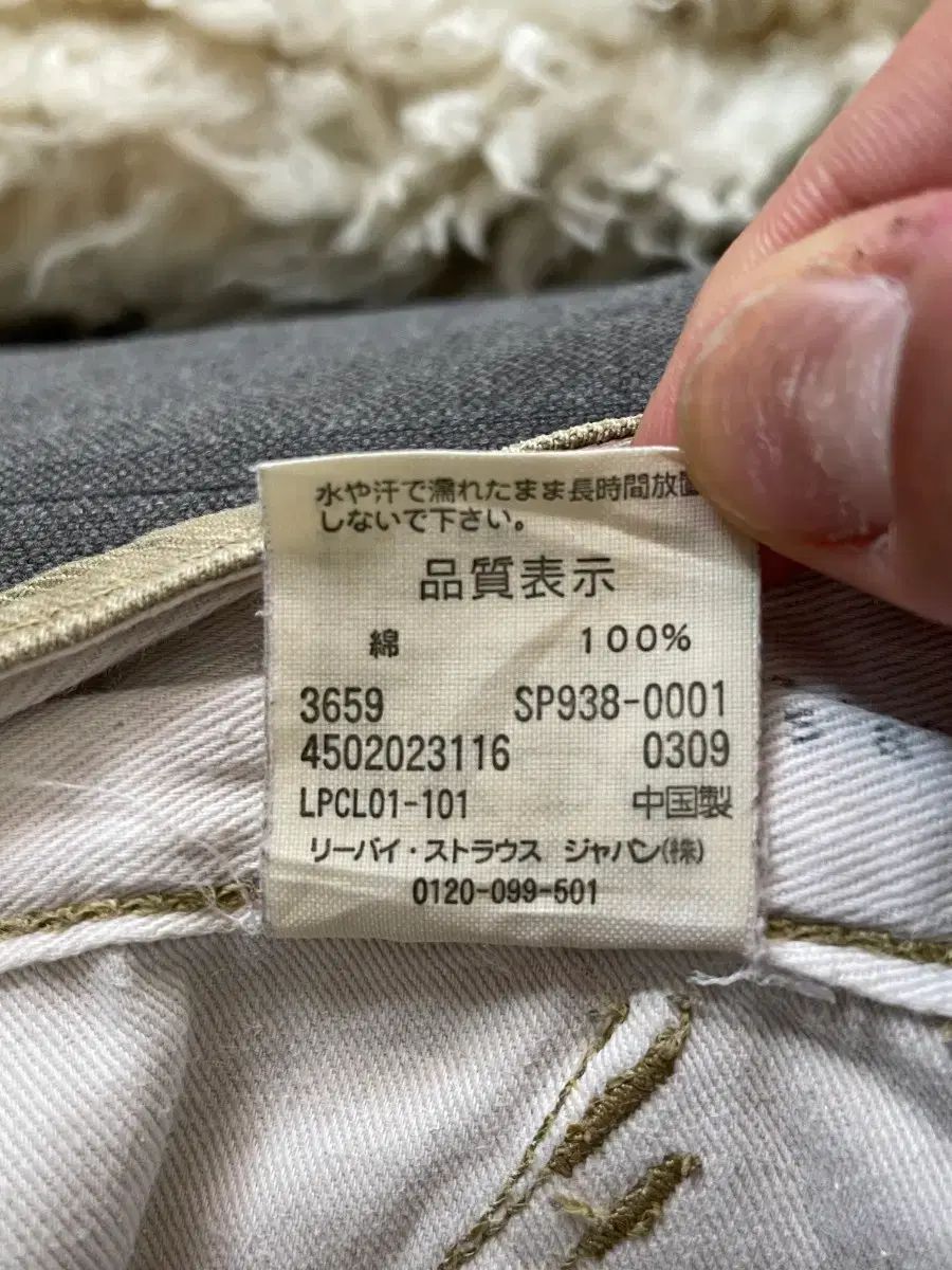 リーバイス カーゴ カプリ パンツ ベージュ リーバイス カーゴ カプリ パンツ ベージュ