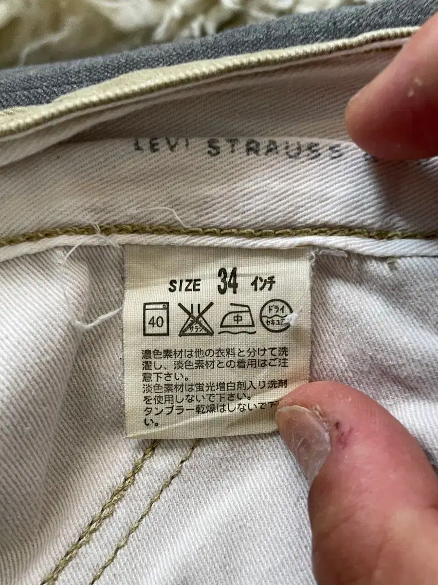リーバイス カーゴ カプリ パンツ ベージュ リーバイス カーゴ カプリ パンツ ベージュ