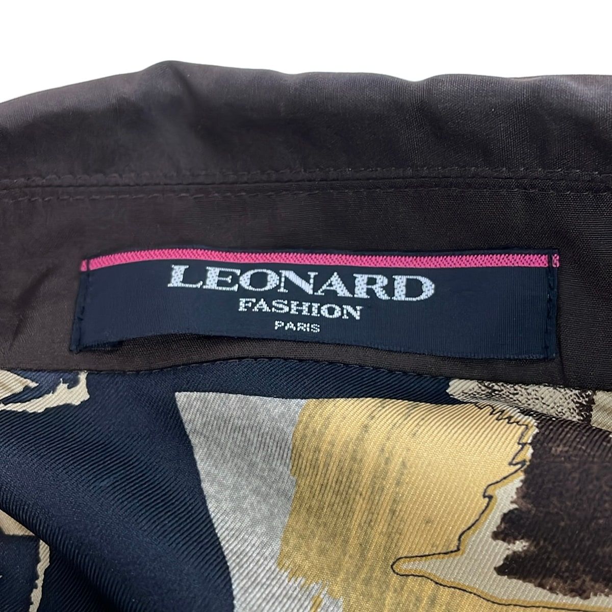 LEONARD(レオナール) コート サイズ11R レディース美品 - ブラウン 長袖/シルク/ラインストーン/春/秋 LEONARD(レオナール) コート サイズ11R レディース美品 - ブラウン 長袖/シルク/ラインストーン/春/秋