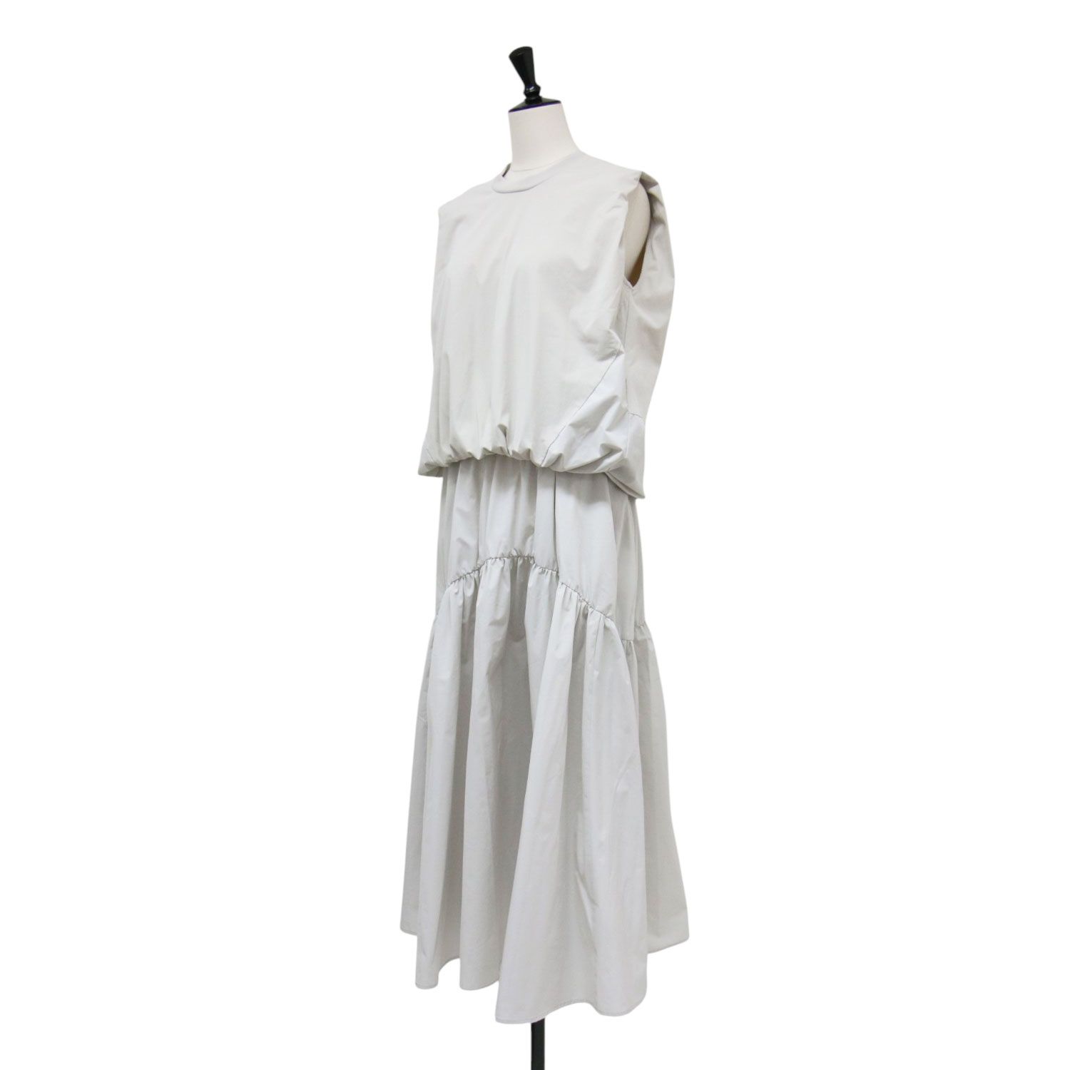 emmi エミ ワンピース アイボリー サイズ:0(S) | 24春夏 カットセットワンピース / セットアップ ノースリーブ クルーネック Aライン フレア ティアード ウエストゴム ウォッシャブル | トップス【レディース】【中古】
