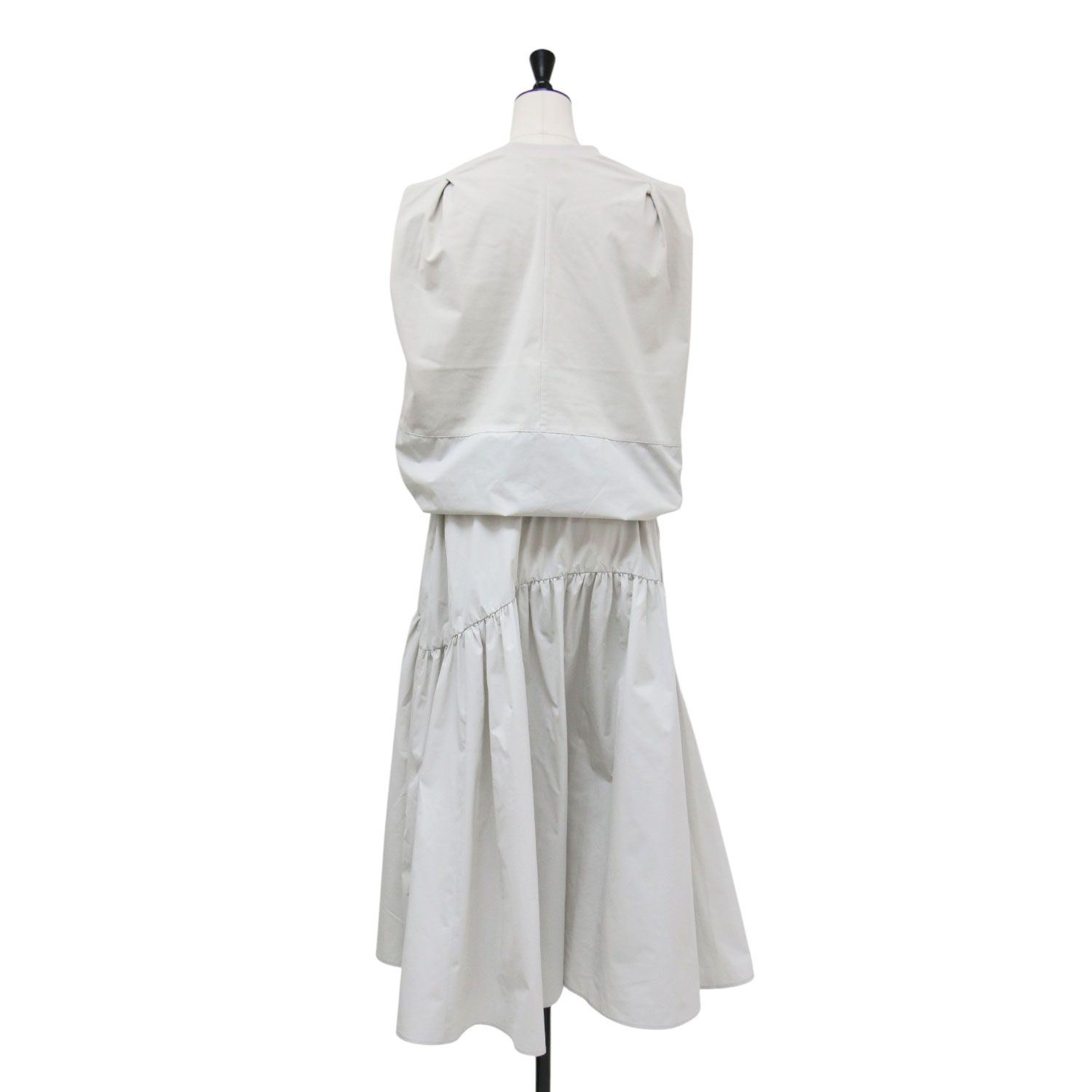 emmi エミ ワンピース アイボリー サイズ:0(S) | 24春夏 カットセットワンピース / セットアップ ノースリーブ クルーネック Aライン フレア ティアード ウエストゴム ウォッシャブル | トップス【レディース】【中古】