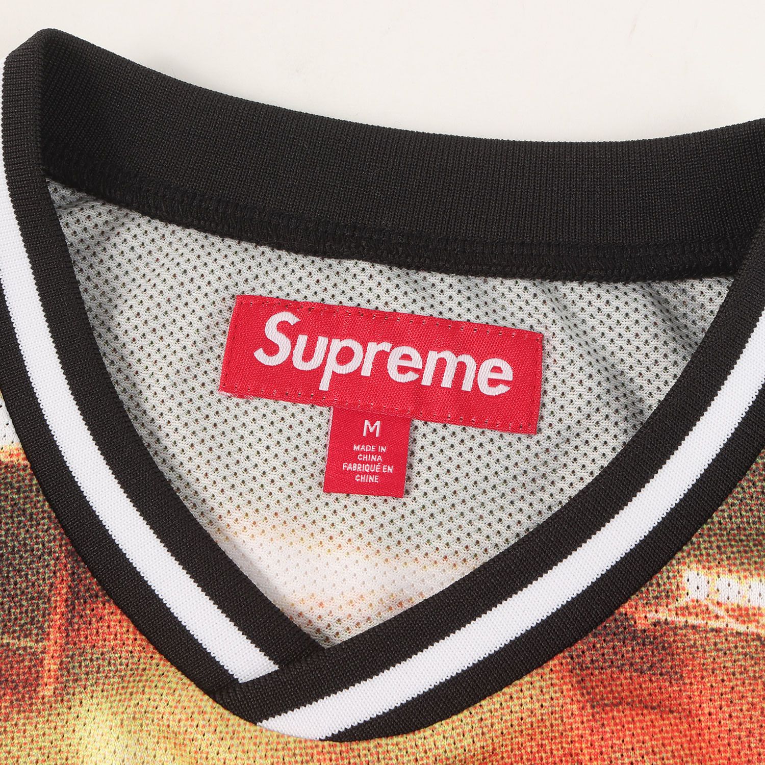 【美品】Supreme シュプリーム カットソー マルチカラー サイズ:M | 25SS 全面グラフィック サッカージャージ(Vinci Per Noi Soccer Jersey) | トップス Tシャツ 半袖【メンズ】【中古】