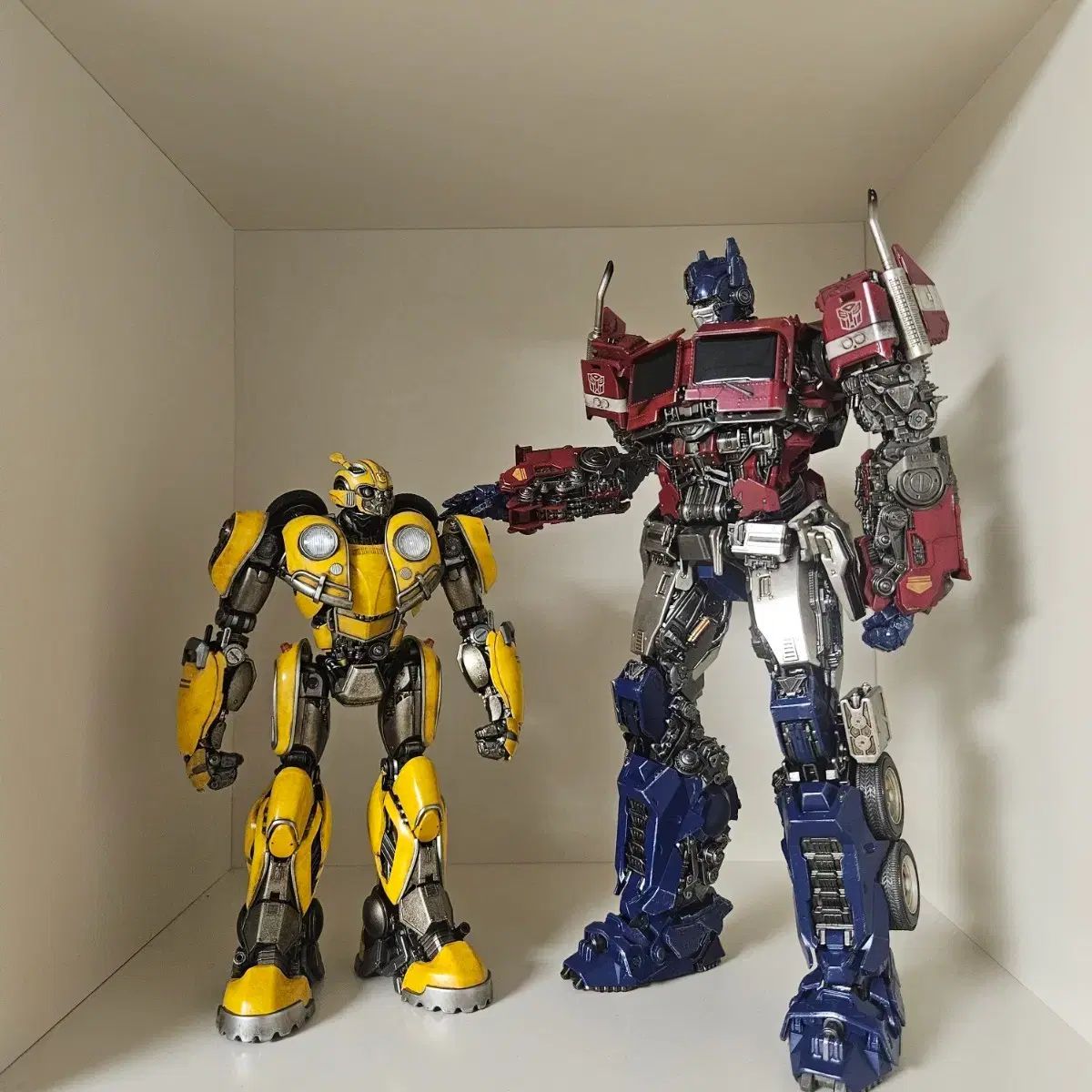 DLX バンブルビー トランスフォーマー threezero 公式通販 : Knight 