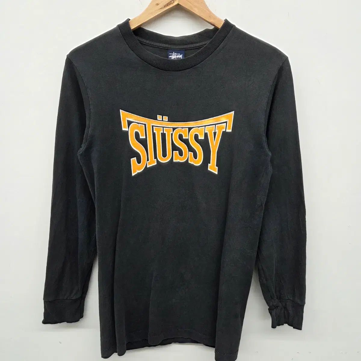 STUSSY ブラック オレンジ ロゴ 長袖 Tシャツ メンズ S STUSSY ブラック オレンジ ロゴ 長袖 Tシャツ メンズ S